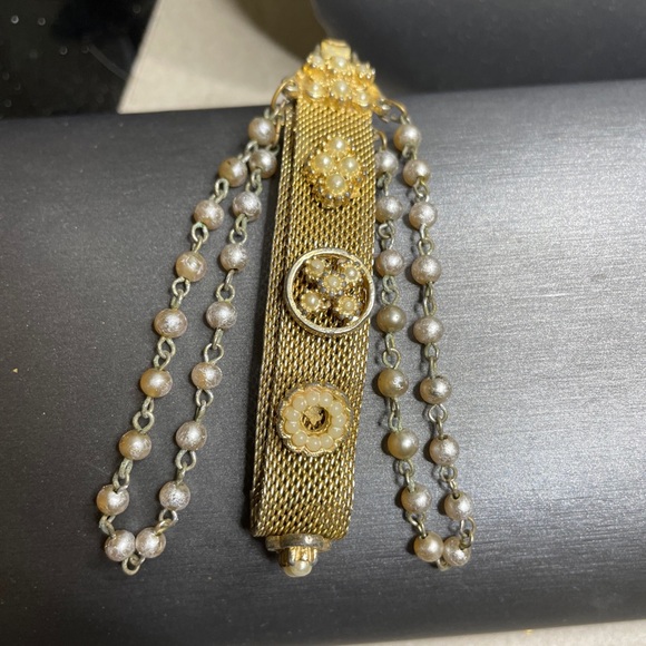 Antique Mesh Bracelet Seed Pearls In A Gold Tone Size 7 mesh is 1/2” Beautiful. - Picture 12 of 12